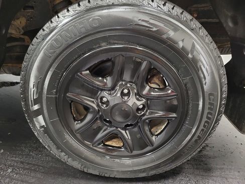Used 2017 Toyota Tundra SR5 AWD/4WD image 10