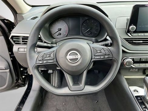 Used 2025 Nissan Altima 2.5 S image 13