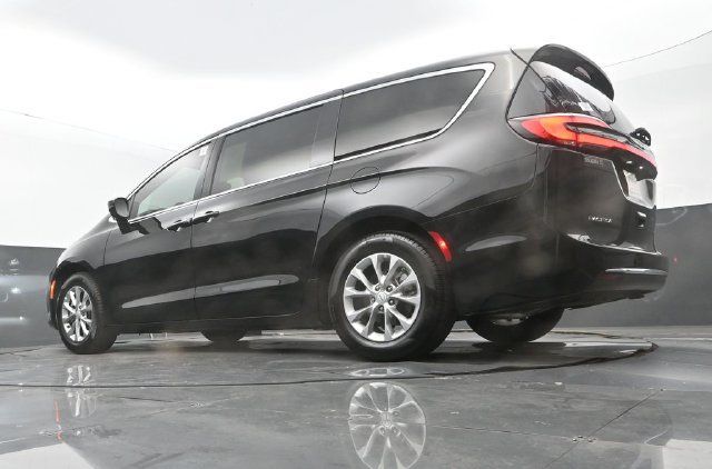 Used 2026 Chrysler Pacifica Limited FWD image 27