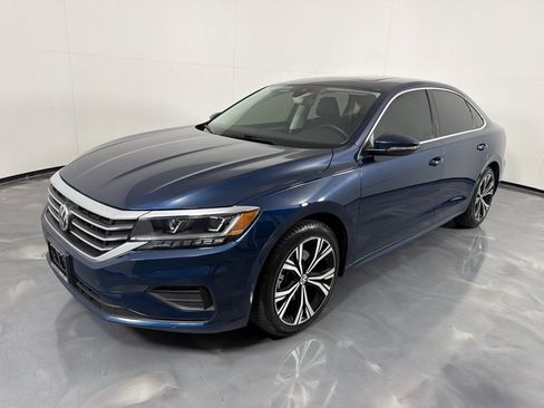 Used 2022 Volkswagen Passat 2.0T SE FWD image 9