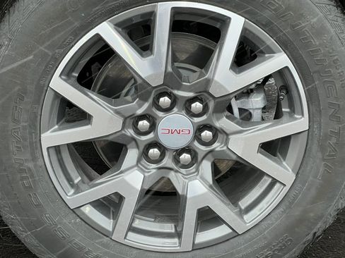 Used 2023 GMC Acadia SLE w/ LPO, Floor Liner Package image 8