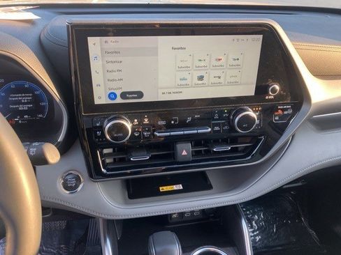 Used 2023 Toyota Highlander Limited image 17