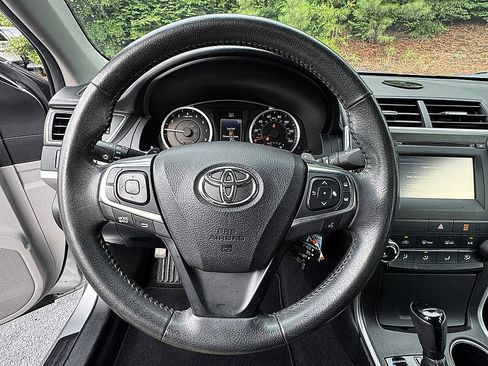 Used 2015 Toyota Camry SE FWD image 13