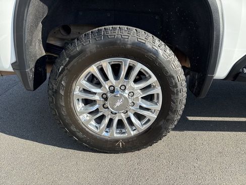 Used 2020 Chevrolet Silverado 2500 High Country w/ Z71 Off-Road Package image 9