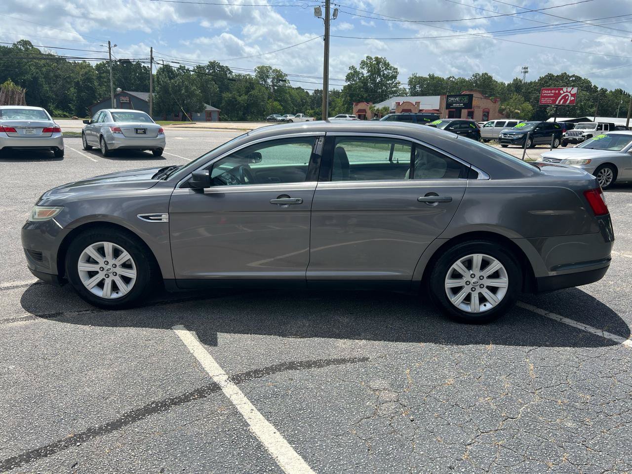 Used 2011 Ford Taurus SE FWD image 9