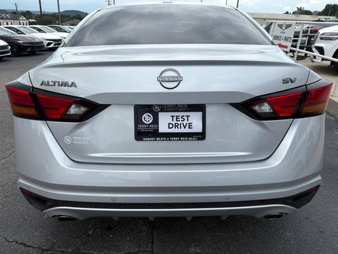 Used 2024 Nissan Altima 2.5 SV w/ SV Premium Package FWD image 7