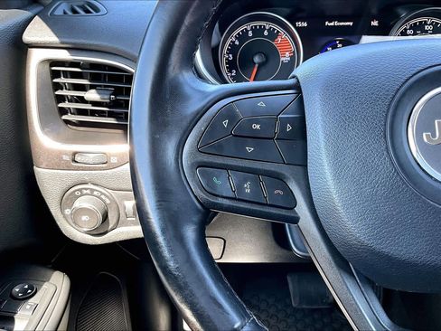 Used 2019 Jeep Cherokee Trailhawk w/ Comfort/Convenience Group image 26