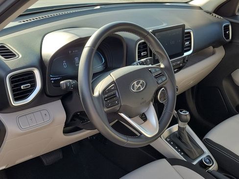 Used 2023 Hyundai Venue SEL FWD image 19