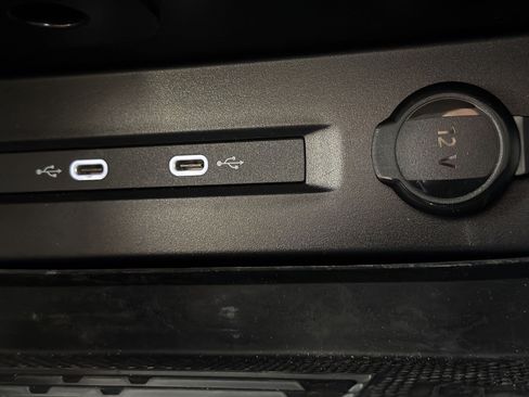 Certified 2025 Volkswagen Taos SE FWD image 31