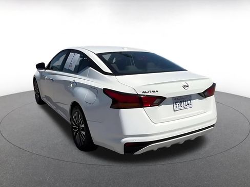 Used 2025 Nissan Altima 2.5 SV FWD image 16