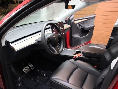 Used 2023 Tesla Model Y Performance image 11