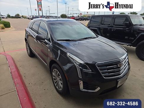 Used 2017 Cadillac XT5 Luxury w/ Driver Awareness Package FWD image 4