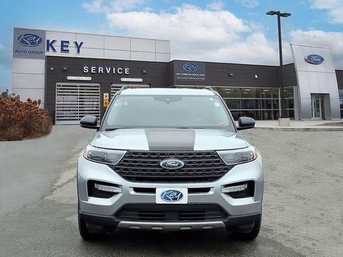 Used 2022 Ford Explorer XLT image 2