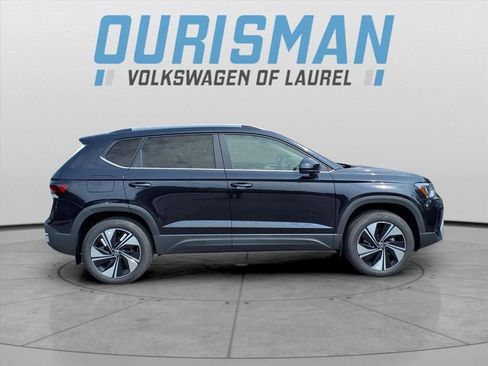 New 2026 Volkswagen Taos SE image 2