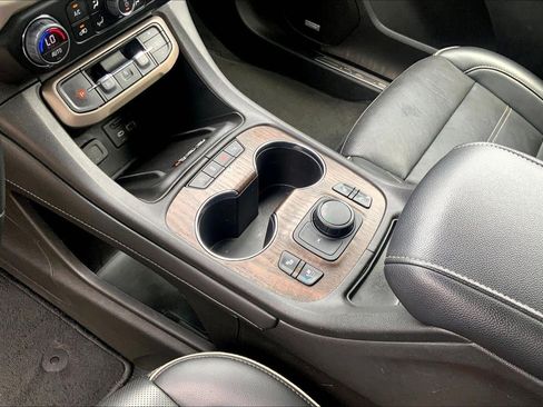 Used 2023 GMC Acadia Denali FWD image 18