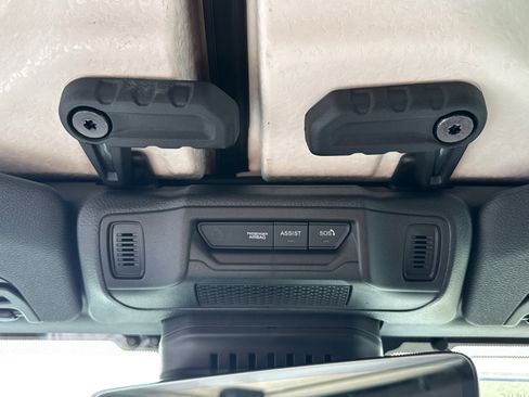 New 2025 Jeep Gladiator Sport image 10