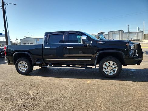 Used 2024 Chevrolet Silverado 2500 High Country w/ Max Trailering Package AWD/4WD image 5