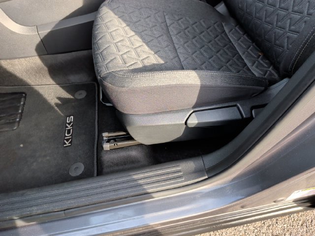 Used 2025 Nissan Kicks SV AWD/4WD image 10