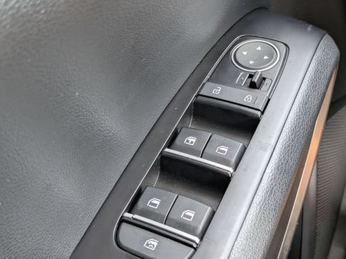Certified 2025 Kia Soul LX w/ LX Technology Package FWD image 21