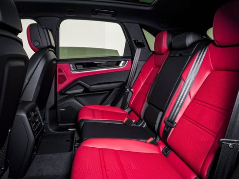New 2026 Porsche Cayenne image 17