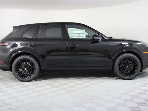 New 2026 Porsche Cayenne AWD/4WD image 8