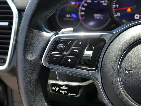 Used 2023 Porsche Cayenne S AWD/4WD image 14