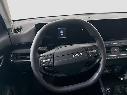 Used 2025 Kia K4 FWD image 17