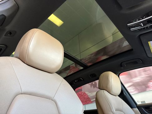 Used 2019 Porsche Cayenne AWD/4WD image 14