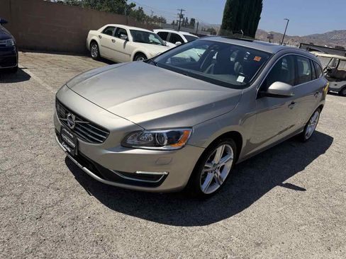 Used 2016 Volvo V60 T5 Platinum FWD image 3