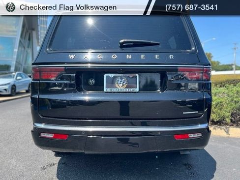 Used 2024 Jeep Wagoneer Series II w/ Flexible Seating Group AWD/4WD image 10
