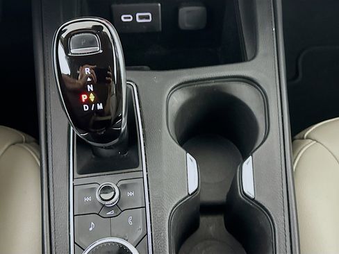Used 2023 Cadillac XT4 Luxury w/ Cold Weather Package FWD image 25