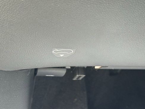 Certified 2025 Jeep Compass Limited image 13