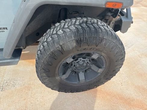 Used 2015 Jeep Wrangler Unlimited Sahara w/ Max Tow Package image 5