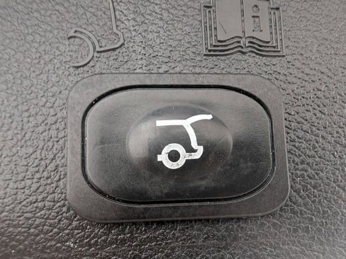 Used 2019 Ford Escape SEL w/ SEL Sport Appearance Package AWD/4WD image 17