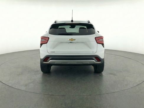 Used 2025 Chevrolet Trax LT w/ LT Convenience Package image 7