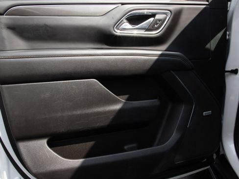 Used 2023 GMC Yukon XL AT4 w/ AT4 Premium Plus Package image 18