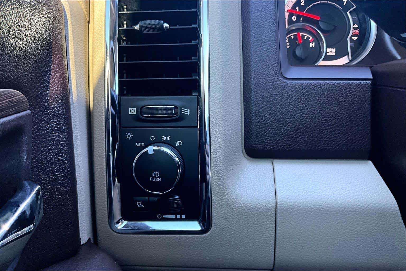 Used 2018 RAM 1500 Laramie w/ Convenience Group AWD/4WD image 34