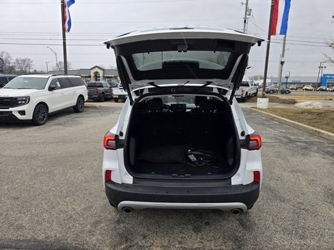 Used 2023 Ford Escape SE image 13