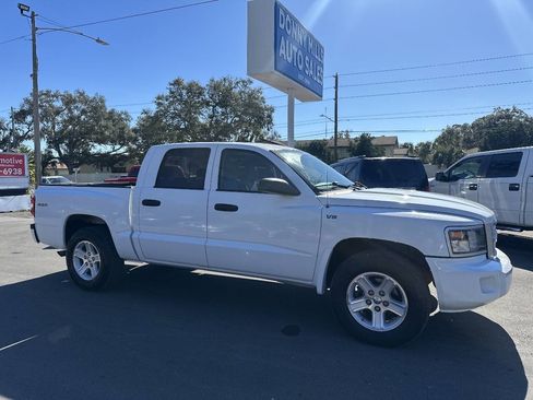Used 2011 Dodge Dakota Big Horn image 2