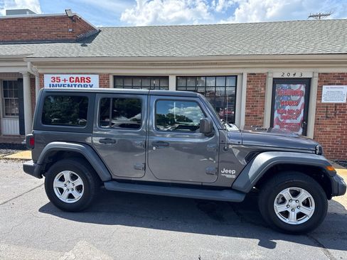 Used 2018 Jeep Wrangler Unlimited Sport S AWD/4WD image 3