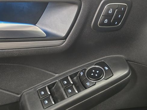 Used 2023 Ford Escape Platinum image 24