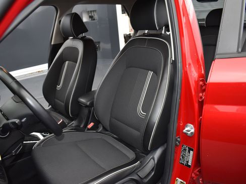 Used 2022 Hyundai Venue Limited image 22