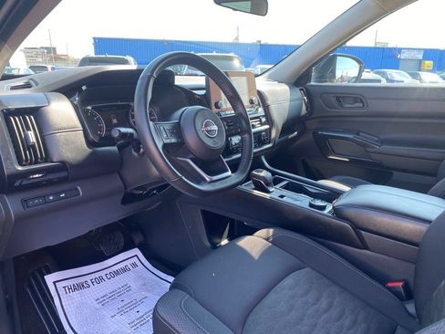 Used 2025 Nissan Pathfinder SV AWD/4WD image 9