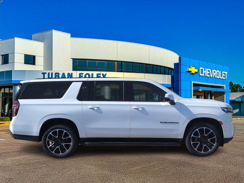 Used 2023 Chevrolet Suburban RST w/ Luxury Package image 6