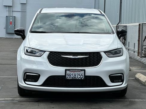 Used 2024 Chrysler Pacifica Limited FWD image 9