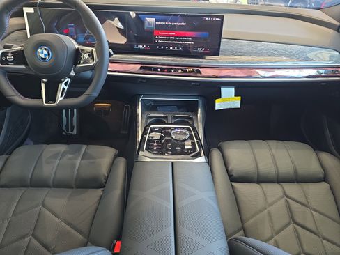 New 2025 BMW i7 M70 w/ Executive Package image 14