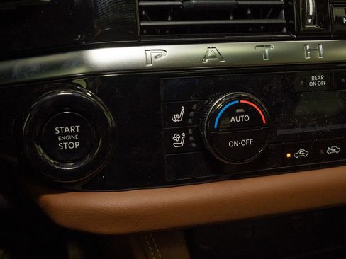 New 2026 Nissan Pathfinder Platinum image 19