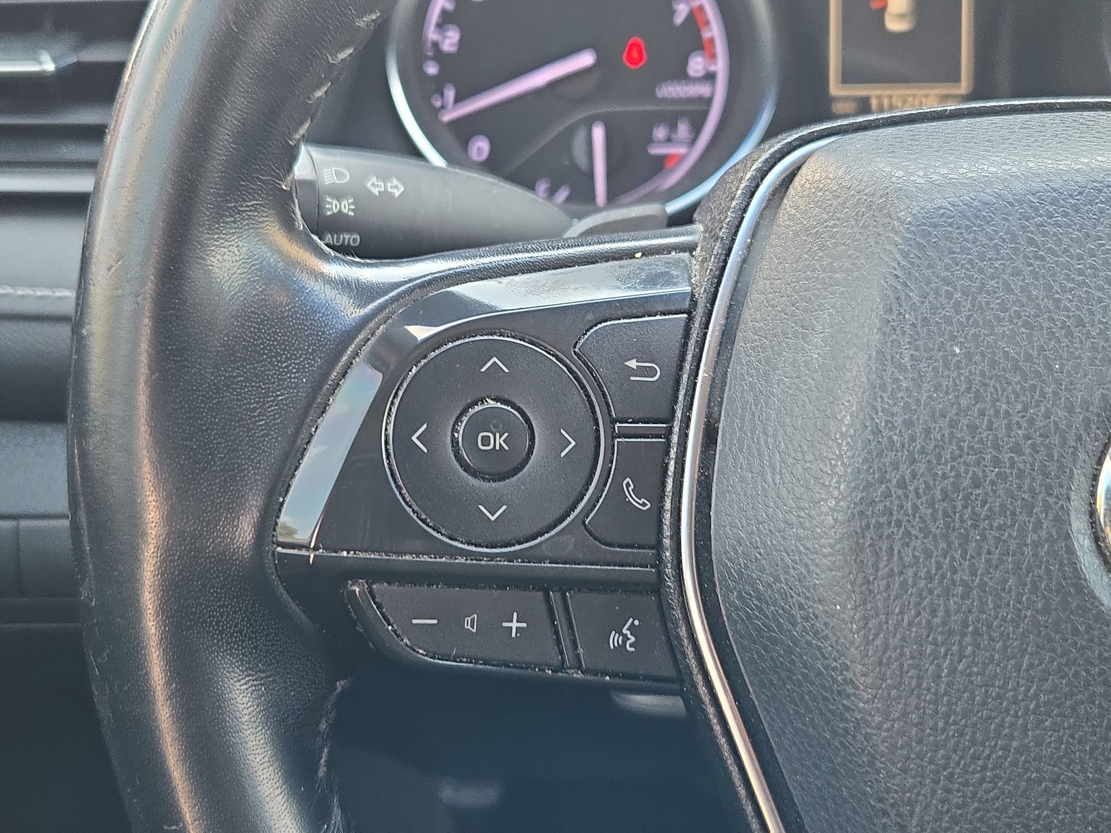 Used 2019 Toyota Camry SE FWD image 21