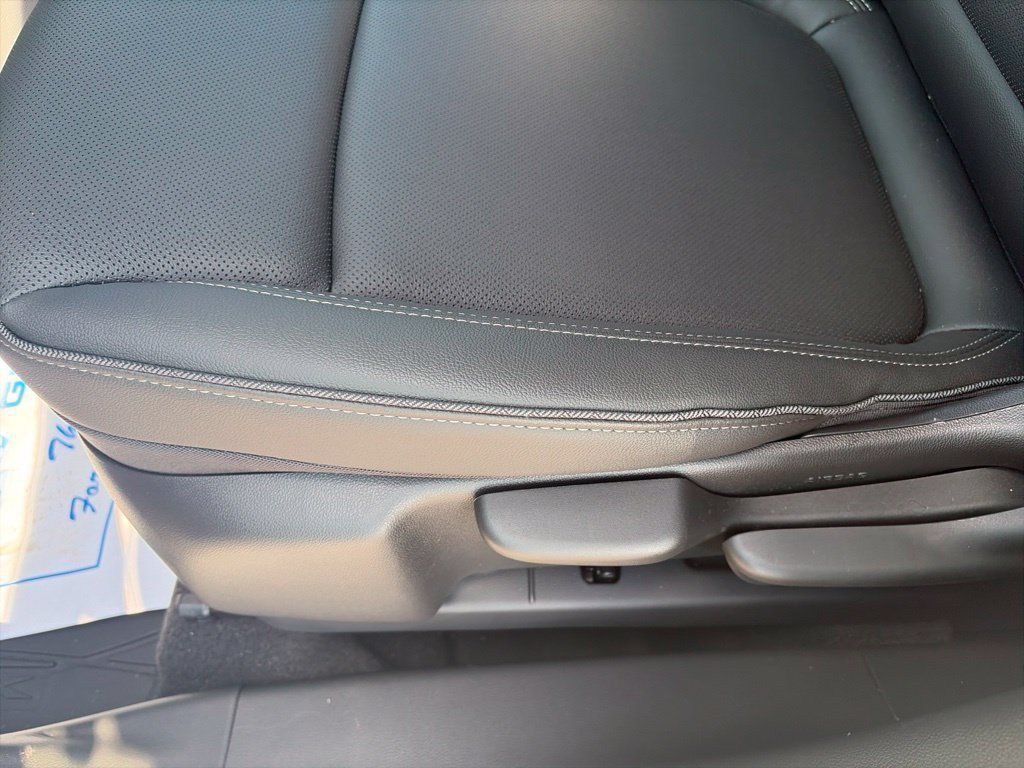 Used 2024 Buick Encore GX Sport Touring FWD image 18