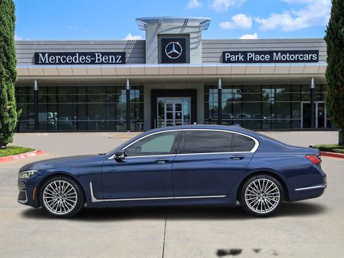 Used 2022 BMW 740i w/ Premium Package image 3
